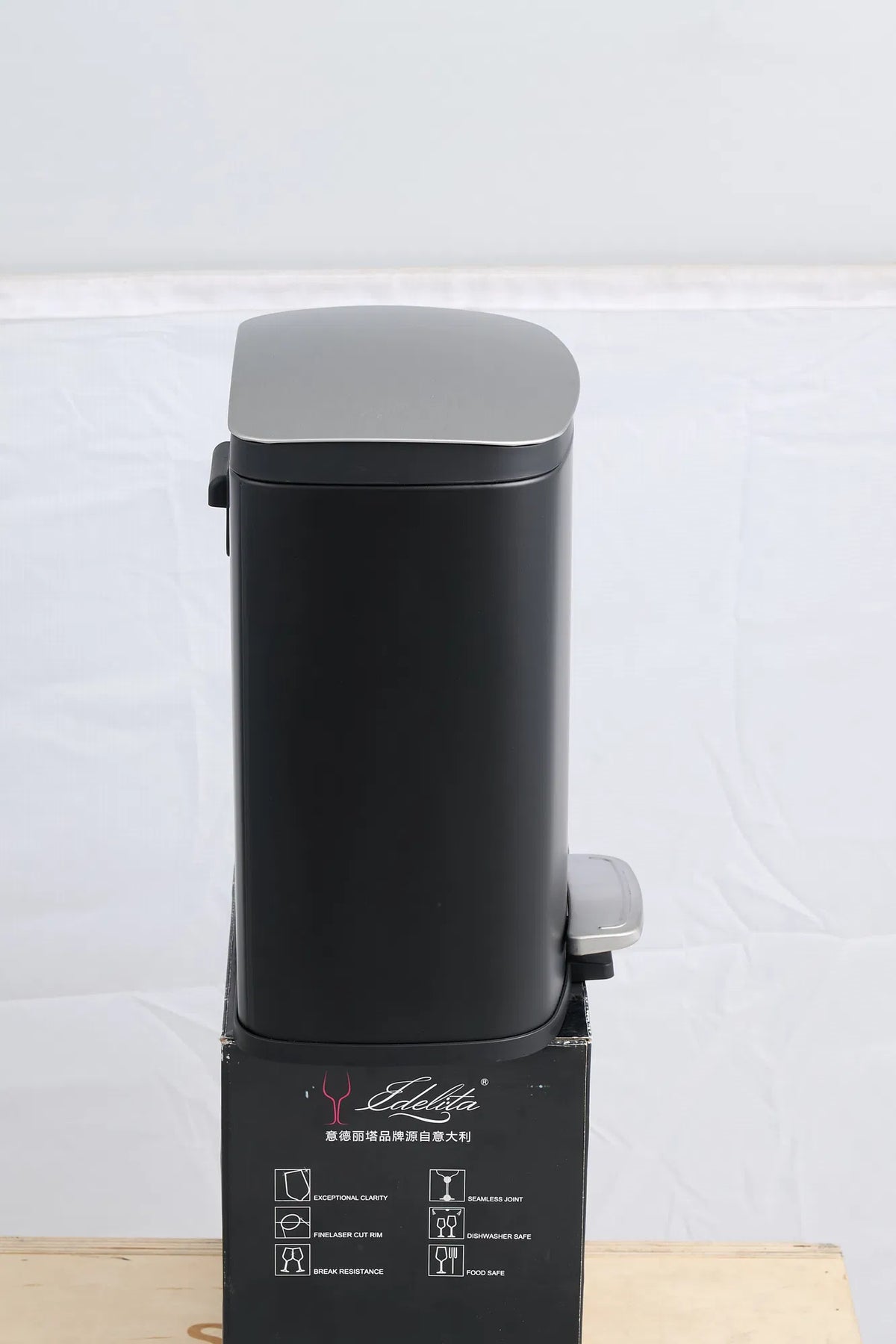 Small Bathroom Trash Can 5L 1.3 Gal Black Stainless Steel Step Pedal with Lid