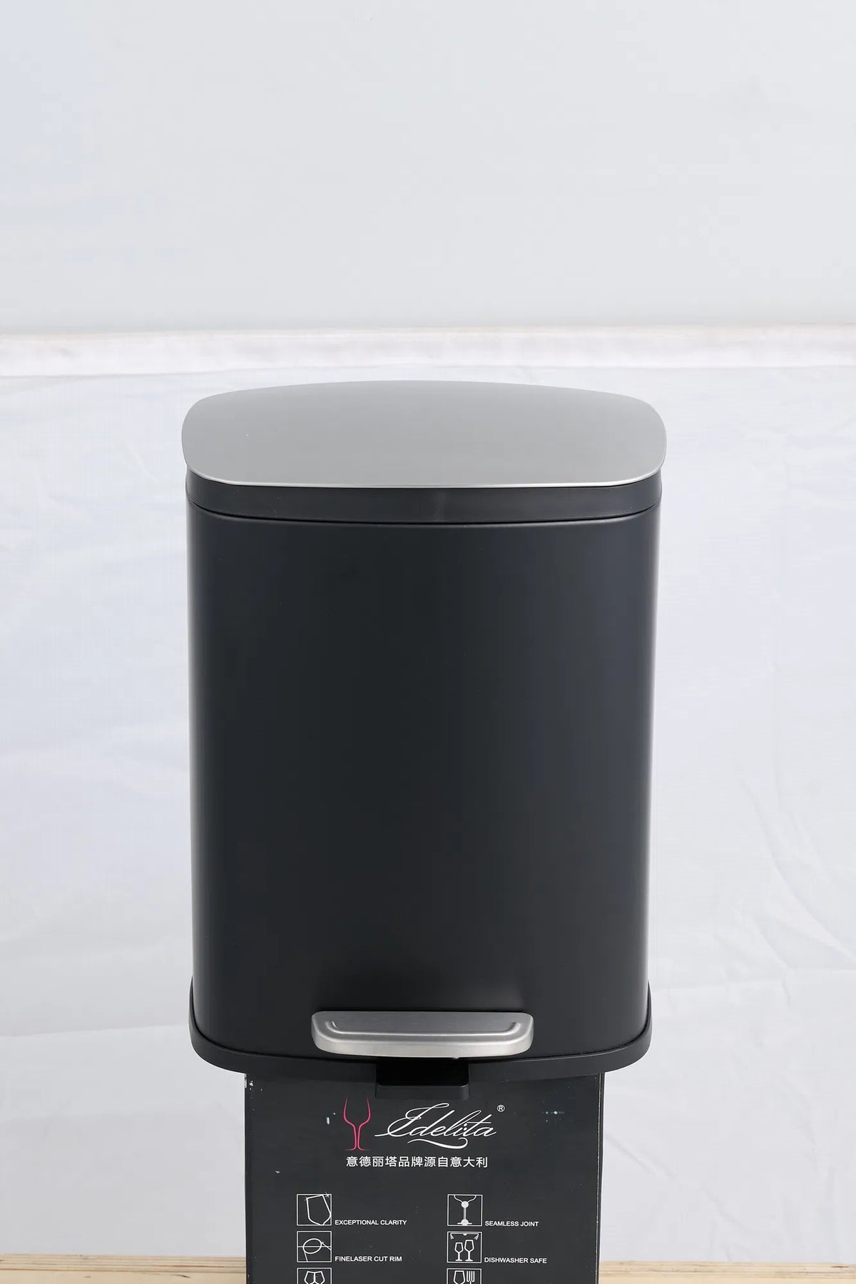 Small Bathroom Trash Can 5L 1.3 Gal Black Stainless Steel Step Pedal with Lid