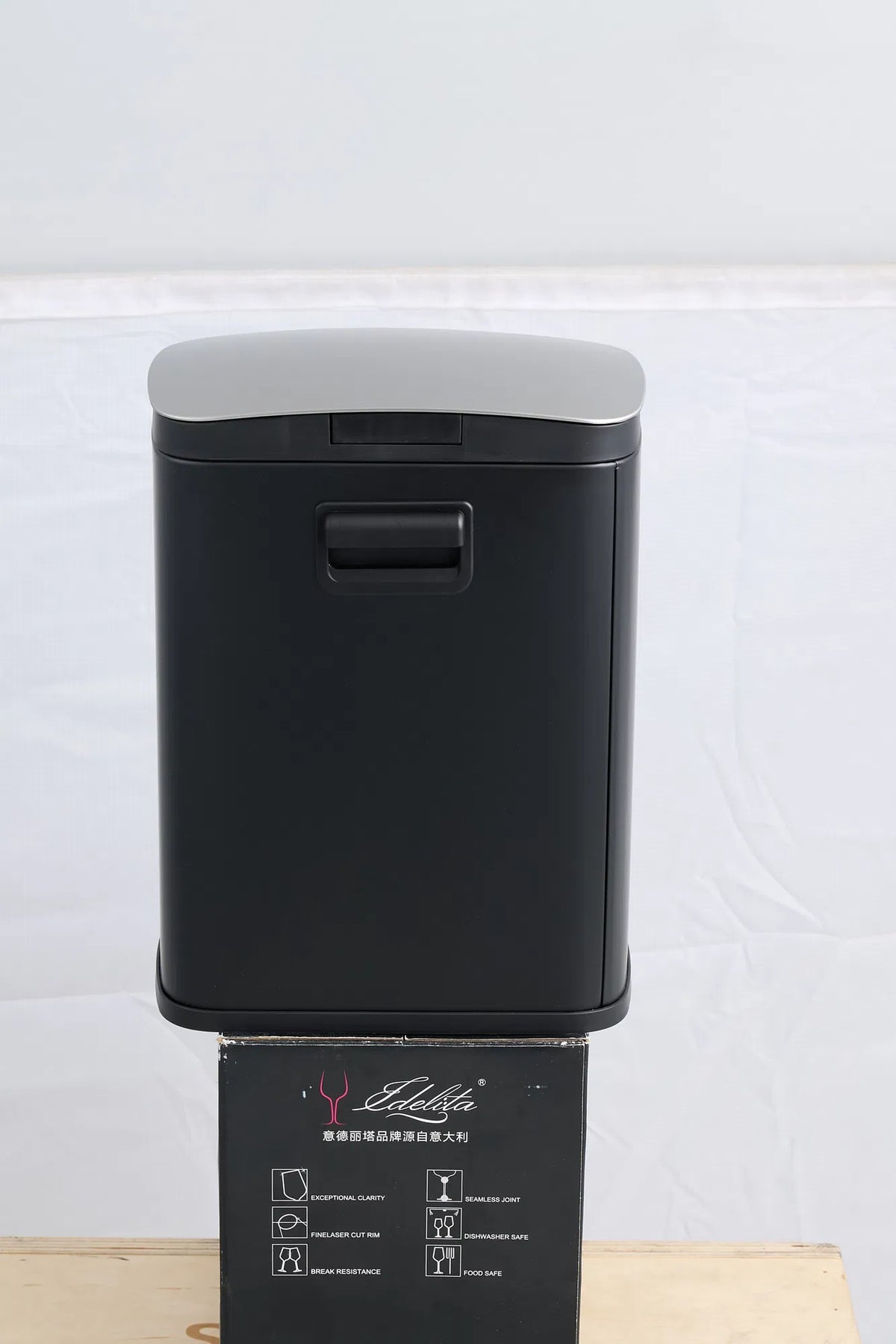 Small Bathroom Trash Can 5L 1.3 Gal Black Stainless Steel Step Pedal with Lid