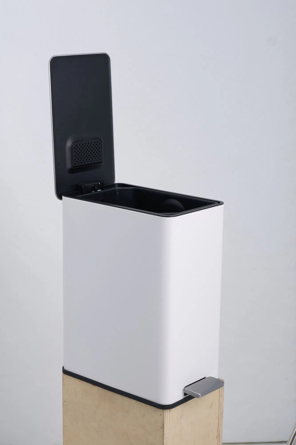 4 Gallon White Stainless Steel Step Trash Can Foot Pedal Garbage Bin 15L